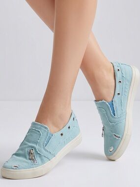 Light blue denim distressed slip on sneakers. Size 10 /40‎